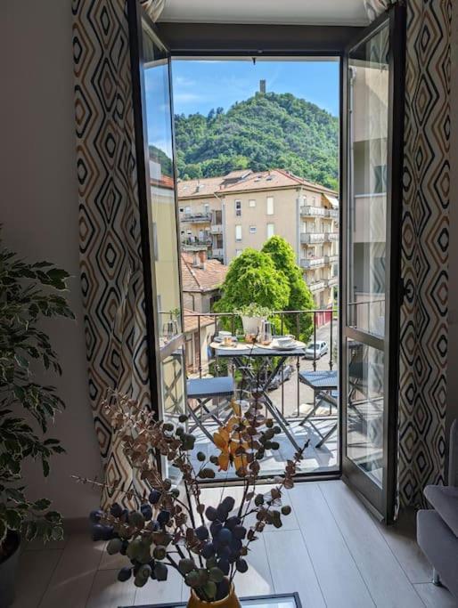 Bright Flat Just 10 Minutes From The City Centre كومو المظهر الخارجي الصورة